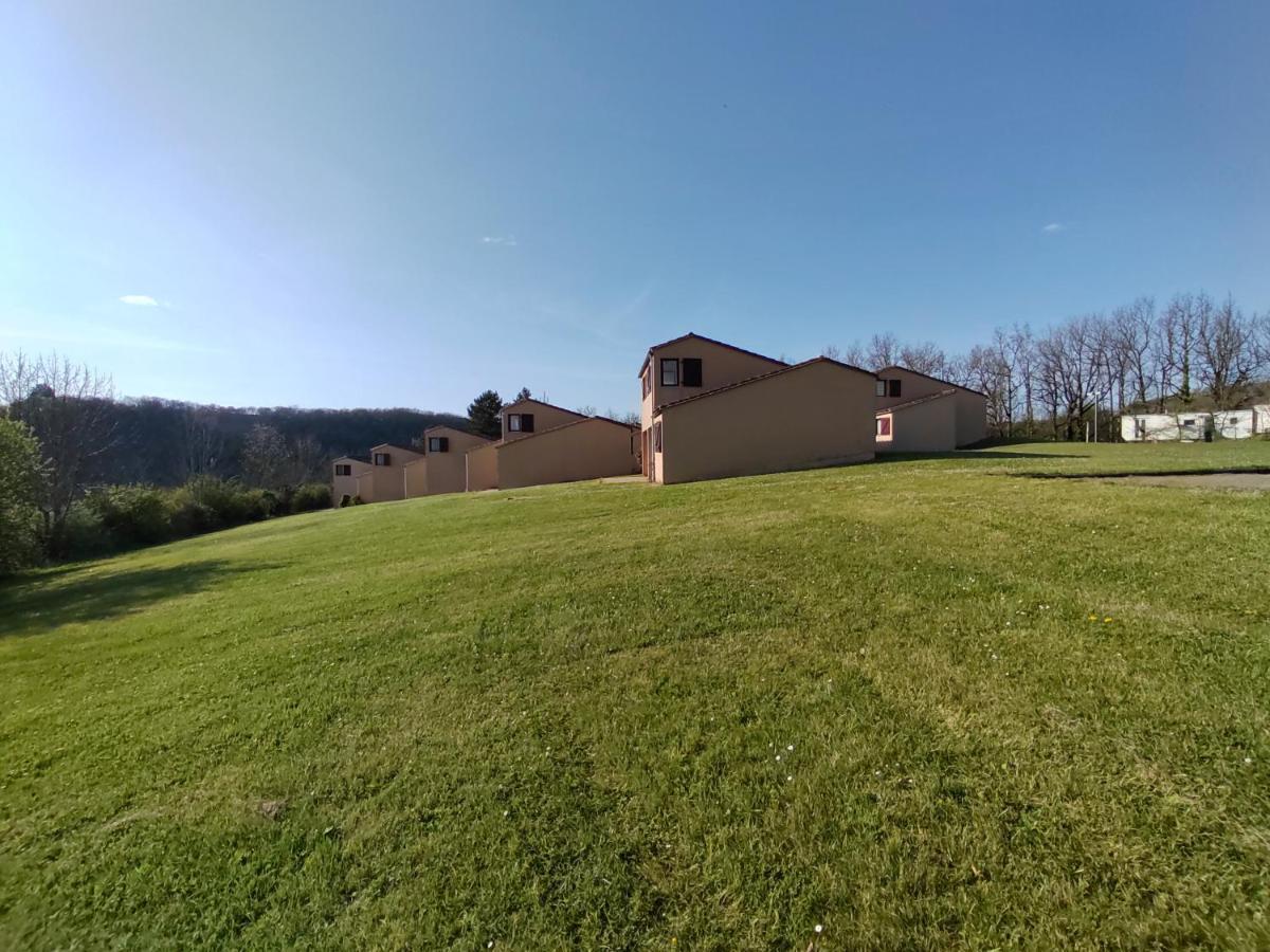 Village Bord De Ciel Caylus Bagian luar foto