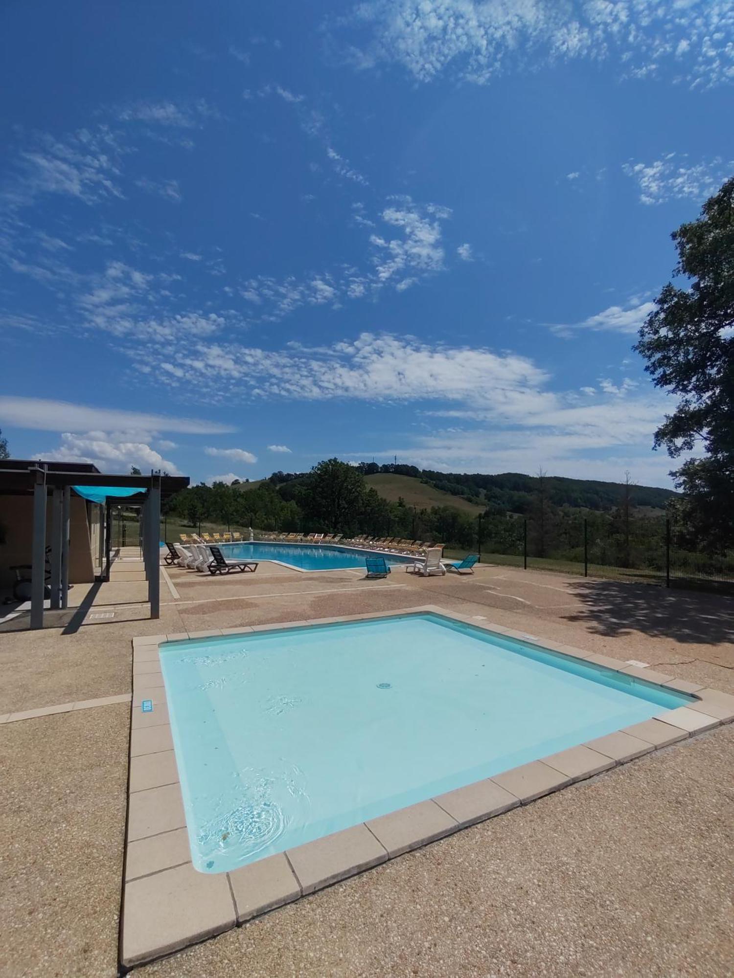 Village Bord De Ciel Caylus Bagian luar foto