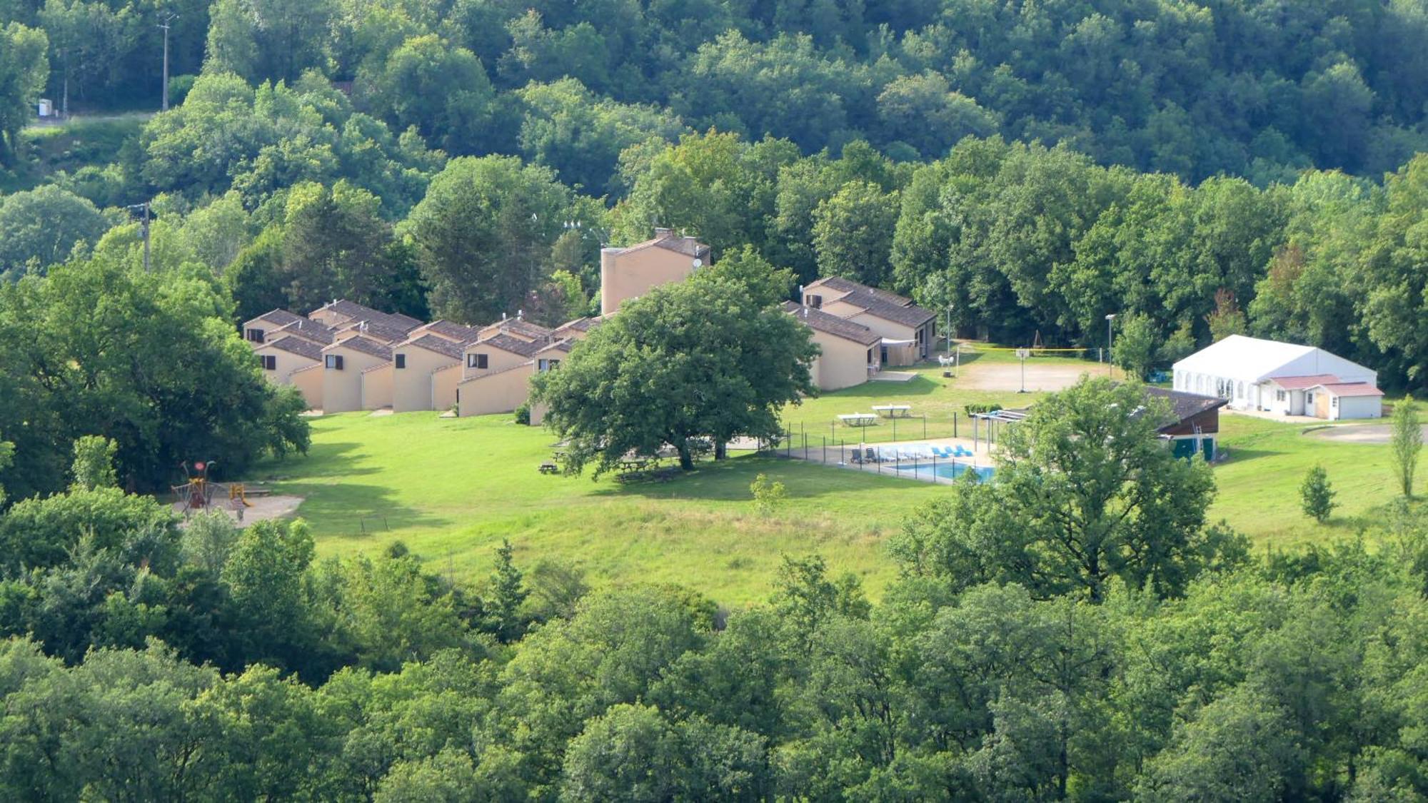 Village Bord De Ciel Caylus Bagian luar foto